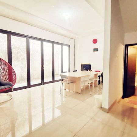 4-Bedroom Home In South Jakarta Nuansa Swadarma Residence By Le Ciel Hospitality Εξωτερικό φωτογραφία