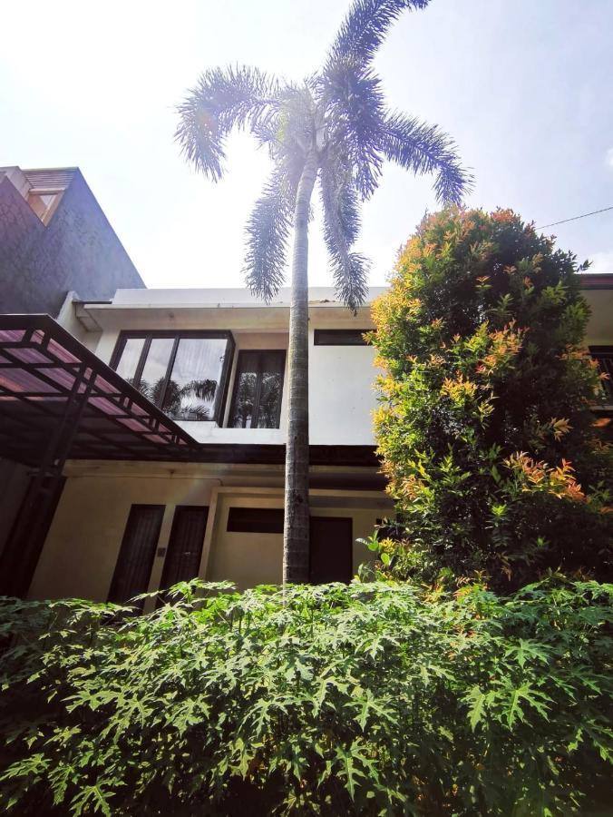 4-Bedroom Home In South Jakarta Nuansa Swadarma Residence By Le Ciel Hospitality Εξωτερικό φωτογραφία
