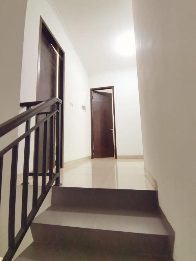 4-Bedroom Home In South Jakarta Nuansa Swadarma Residence By Le Ciel Hospitality Εξωτερικό φωτογραφία