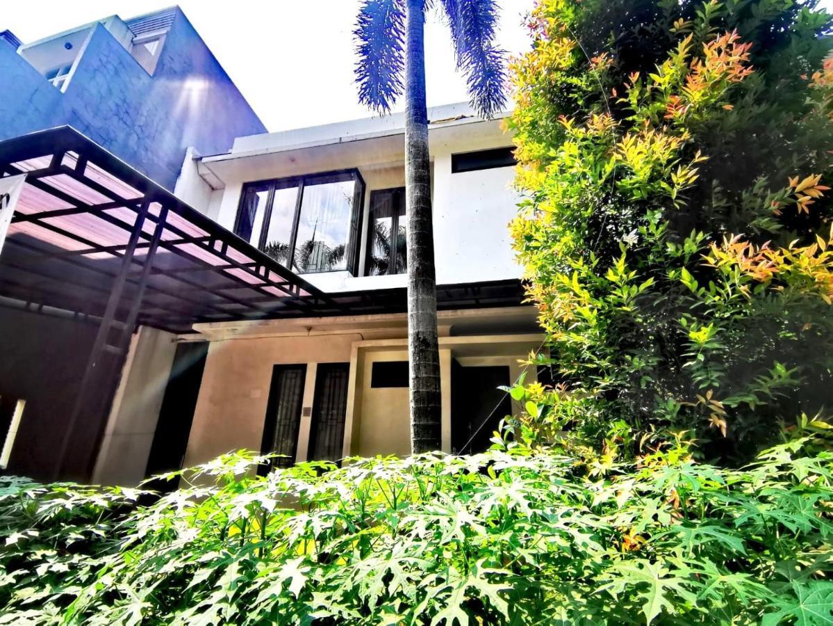 4-Bedroom Home In South Jakarta Nuansa Swadarma Residence By Le Ciel Hospitality Εξωτερικό φωτογραφία