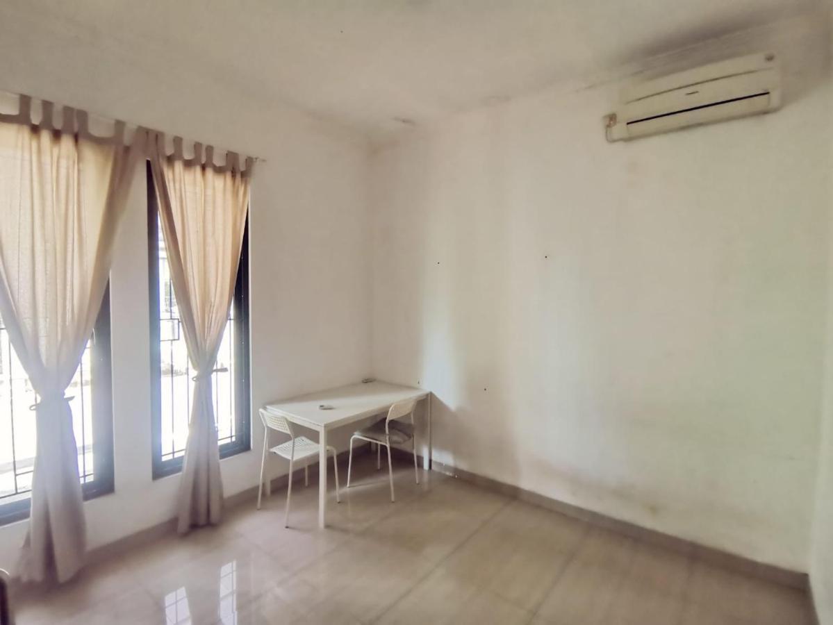 4-Bedroom Home In South Jakarta Nuansa Swadarma Residence By Le Ciel Hospitality Εξωτερικό φωτογραφία