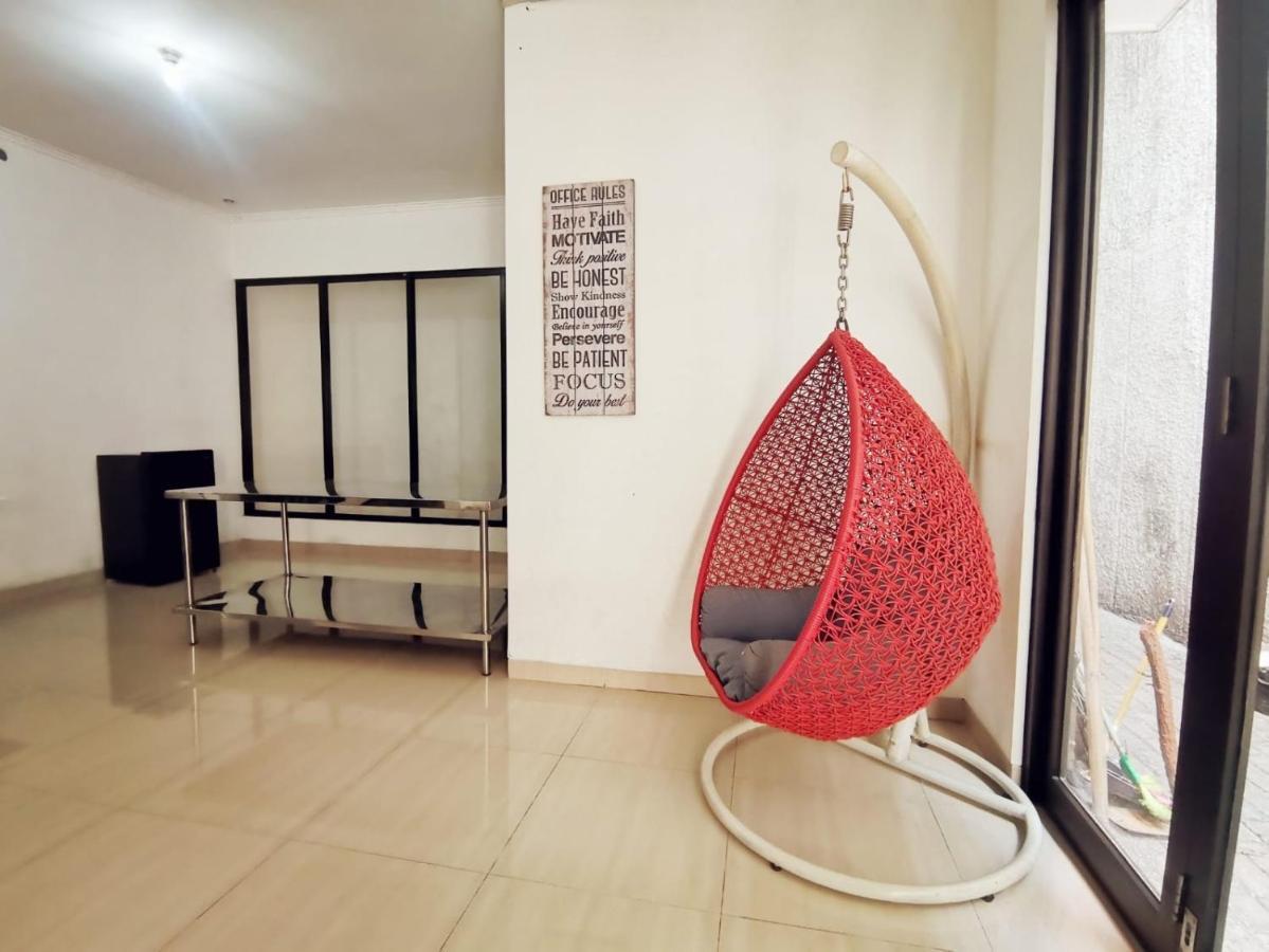 4-Bedroom Home In South Jakarta Nuansa Swadarma Residence By Le Ciel Hospitality Εξωτερικό φωτογραφία