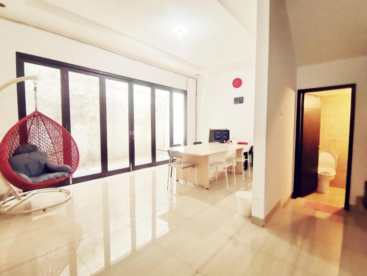 4-Bedroom Home In South Jakarta Nuansa Swadarma Residence By Le Ciel Hospitality Εξωτερικό φωτογραφία