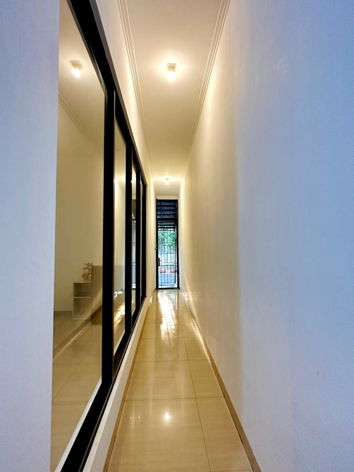4-Bedroom Home In South Jakarta Nuansa Swadarma Residence By Le Ciel Hospitality Εξωτερικό φωτογραφία
