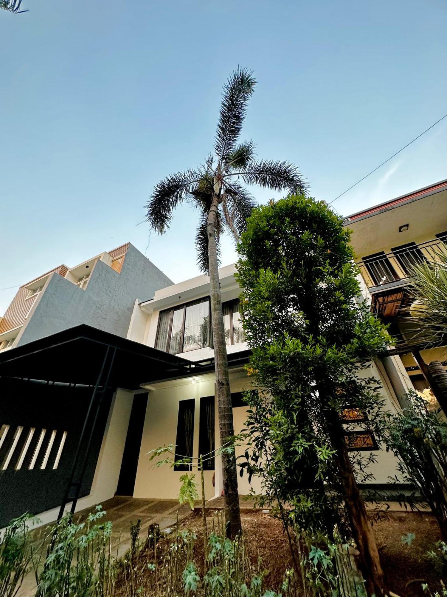 4-Bedroom Home In South Jakarta Nuansa Swadarma Residence By Le Ciel Hospitality Εξωτερικό φωτογραφία