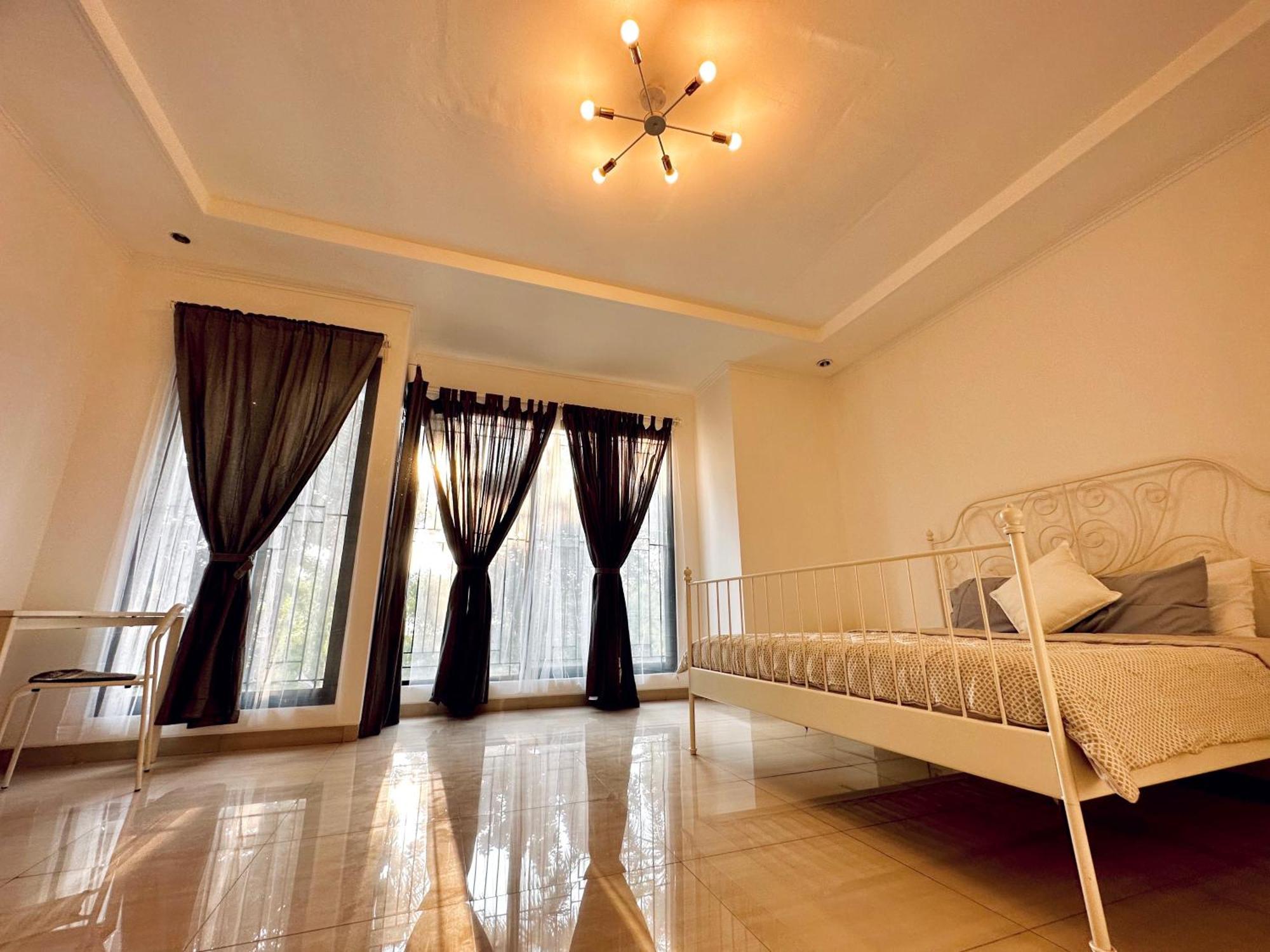 4-Bedroom Home In South Jakarta Nuansa Swadarma Residence By Le Ciel Hospitality Εξωτερικό φωτογραφία