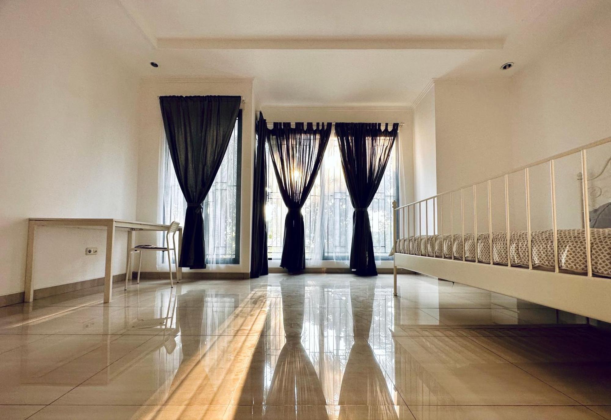 4-Bedroom Home In South Jakarta Nuansa Swadarma Residence By Le Ciel Hospitality Εξωτερικό φωτογραφία