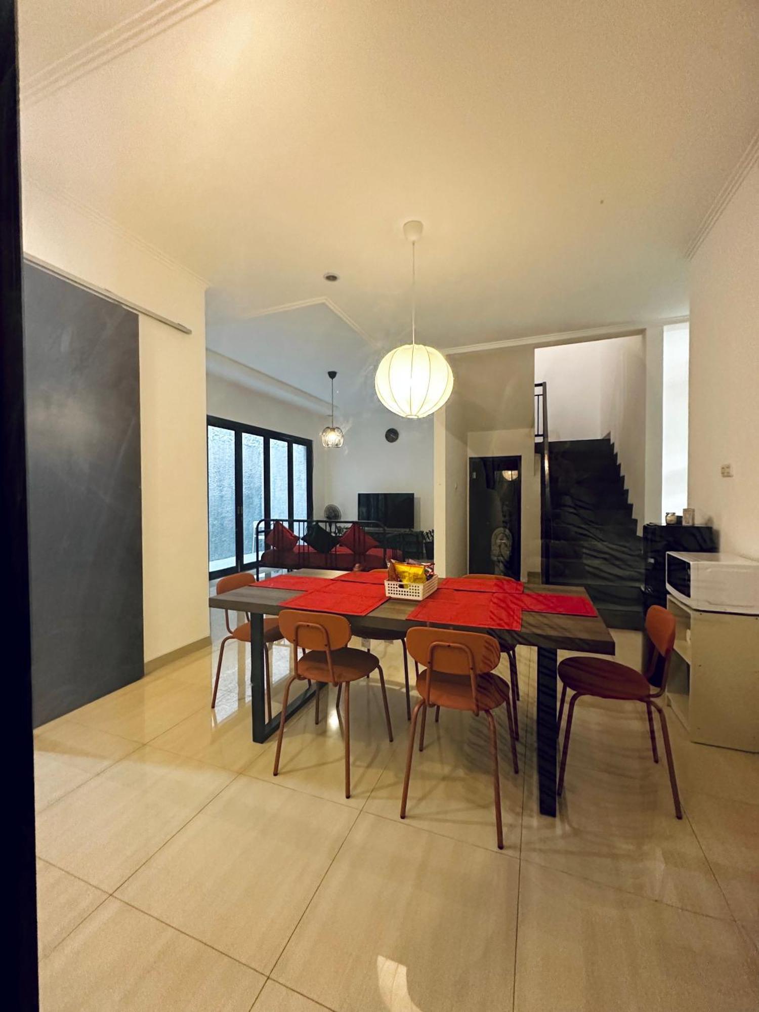 4-Bedroom Home In South Jakarta Nuansa Swadarma Residence By Le Ciel Hospitality Εξωτερικό φωτογραφία