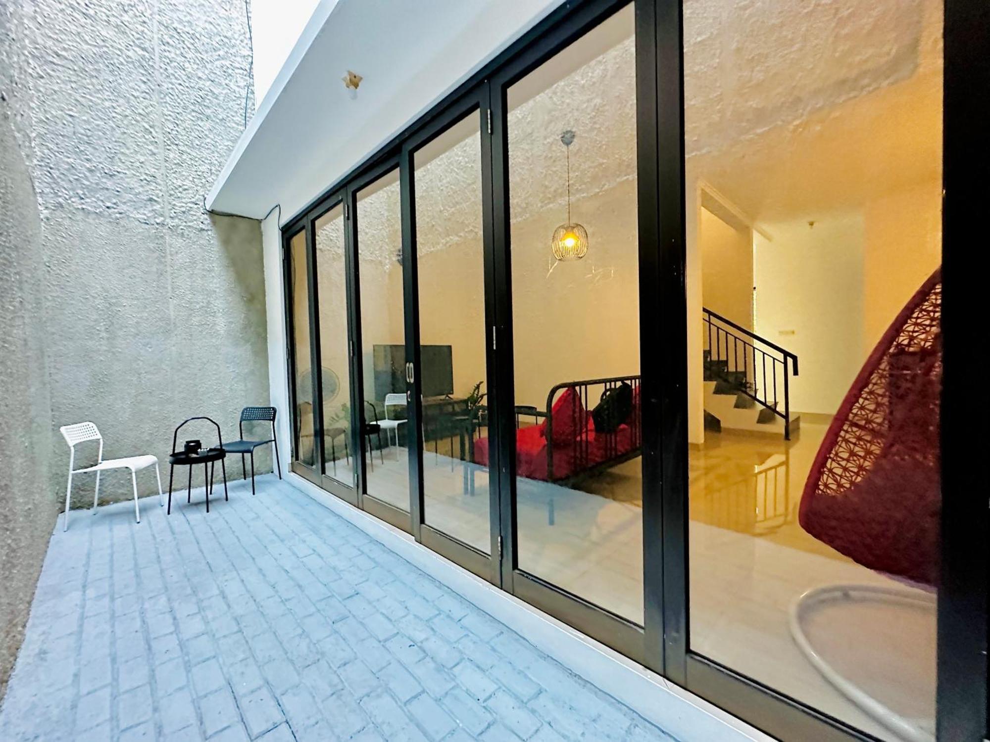 4-Bedroom Home In South Jakarta Nuansa Swadarma Residence By Le Ciel Hospitality Εξωτερικό φωτογραφία