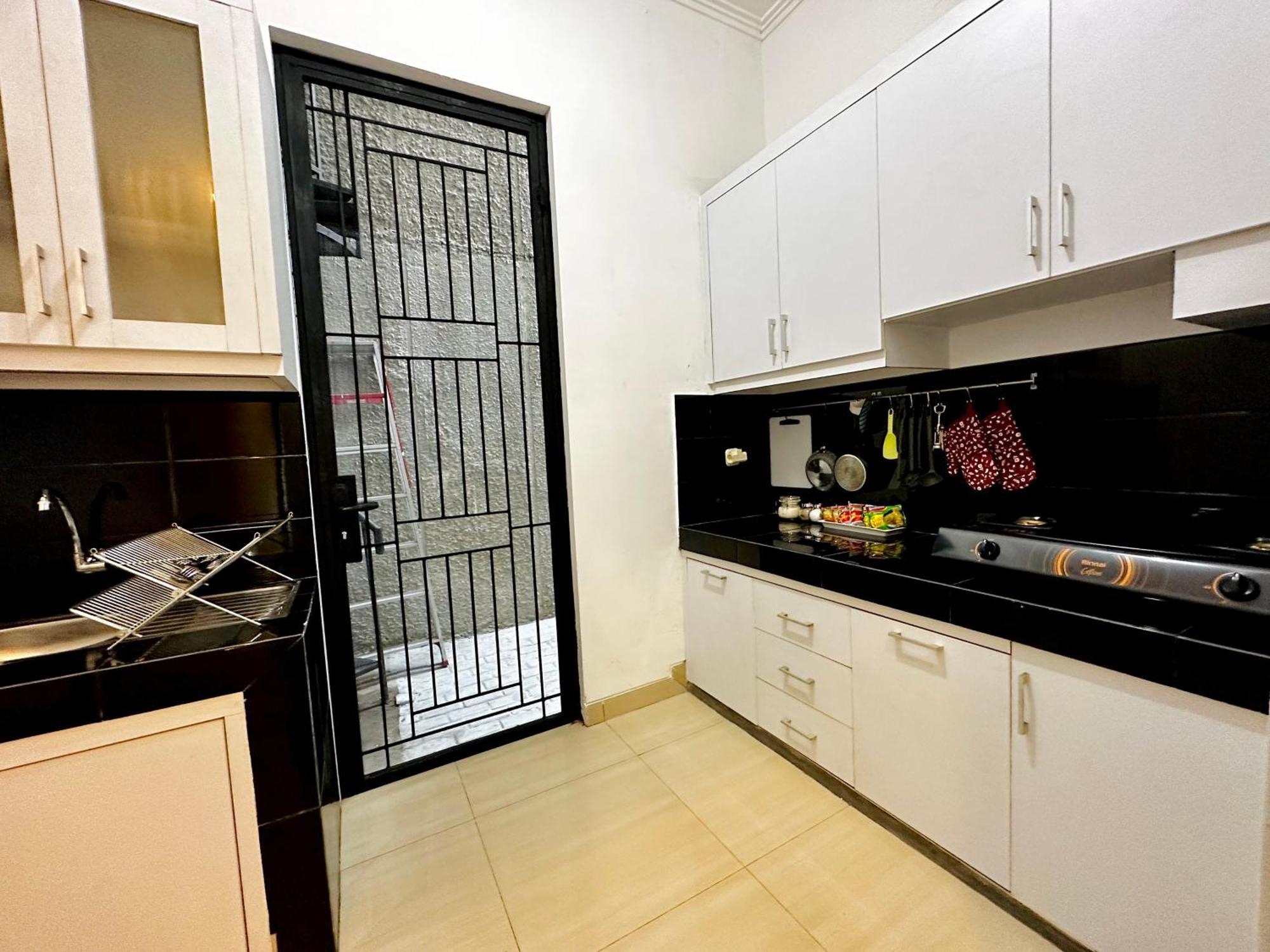 4-Bedroom Home In South Jakarta Nuansa Swadarma Residence By Le Ciel Hospitality Εξωτερικό φωτογραφία