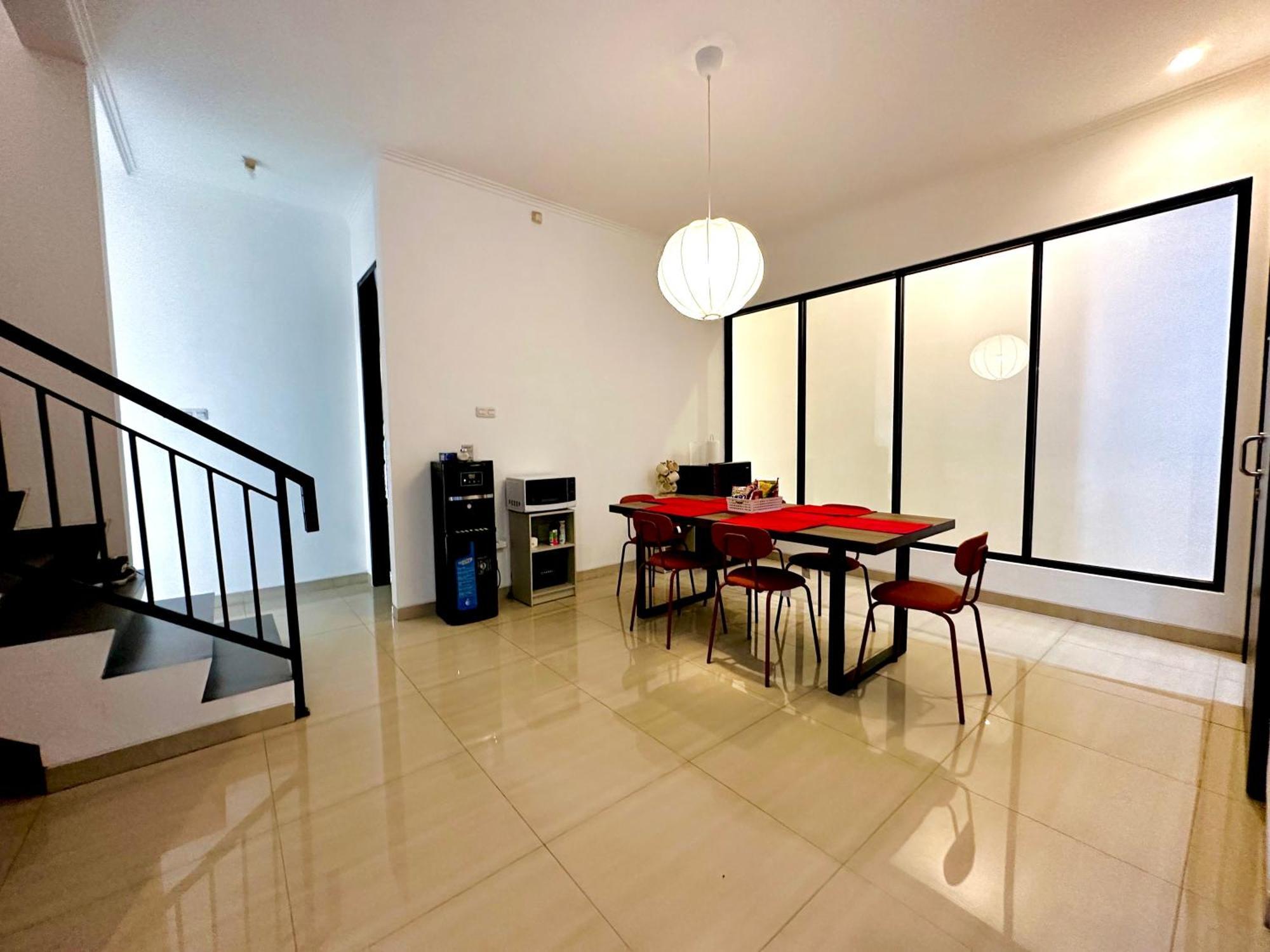 4-Bedroom Home In South Jakarta Nuansa Swadarma Residence By Le Ciel Hospitality Εξωτερικό φωτογραφία