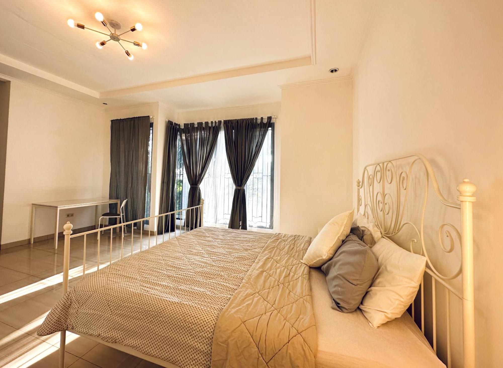 4-Bedroom Home In South Jakarta Nuansa Swadarma Residence By Le Ciel Hospitality Εξωτερικό φωτογραφία