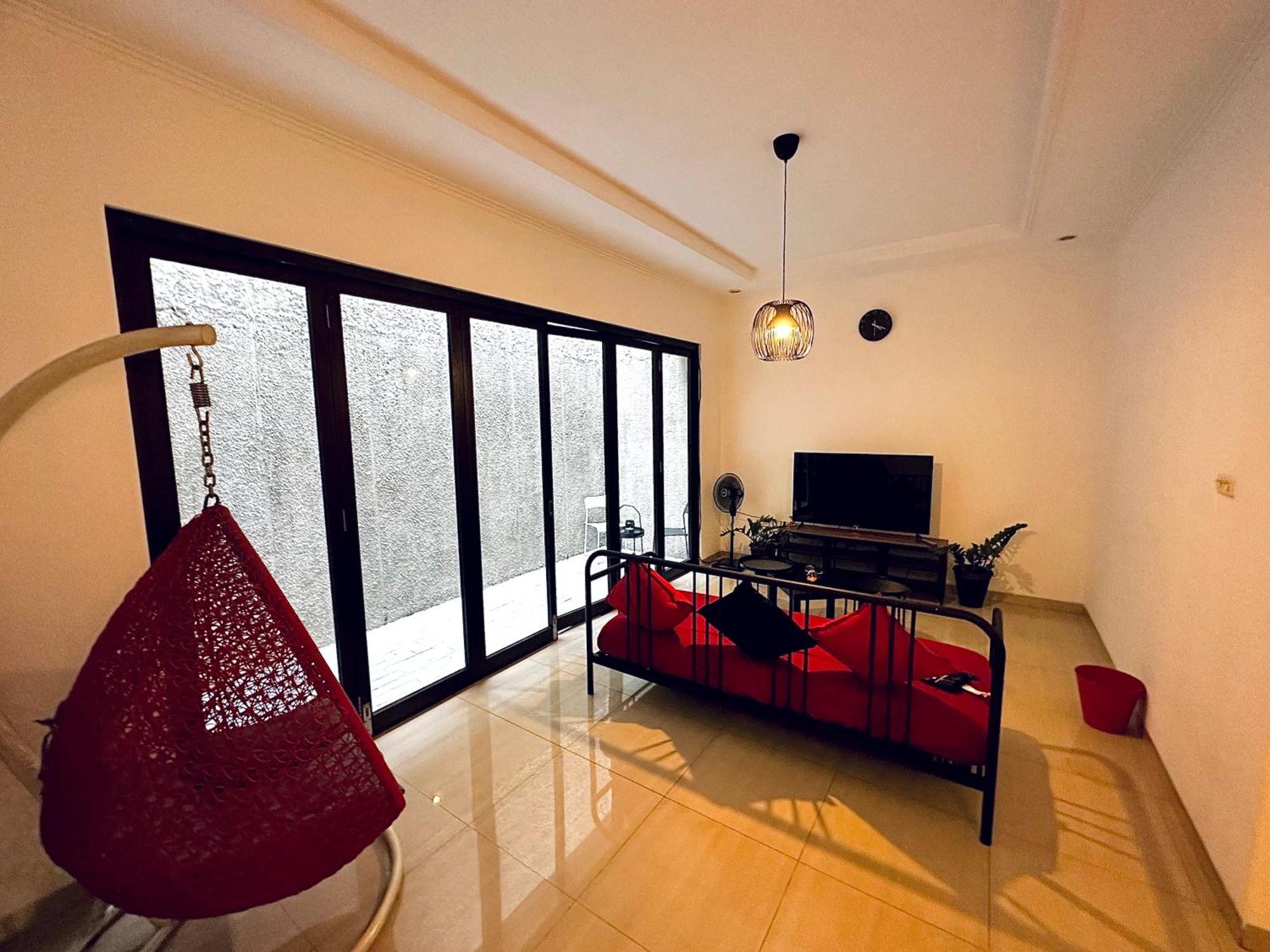 4-Bedroom Home In South Jakarta Nuansa Swadarma Residence By Le Ciel Hospitality Εξωτερικό φωτογραφία